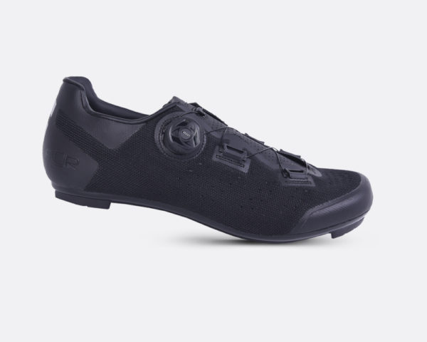Pro Tour last and fit  – R250 Road utsole features new injected fiberglass  – 3 Layers of nylon  yarn XD-Knit  – Dial lacing System  – Molded EVA, breathable and removable insole.