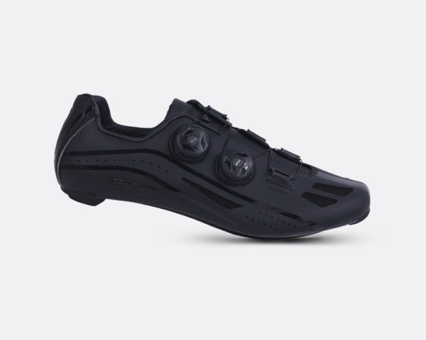 Winner of 2X stages at La Vuelta Espana Grand Tour and US Road Championship  – Pro Tour last and fit  – R500 Road Carbon Outsole  – Microfiber leather  – Performance cushion insole