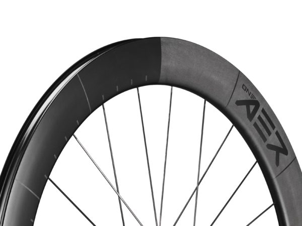 ONEAER-DXT WITH DT SWISS 240 HUBSET WEIGHT :1480 GRAMS RIM HEIGHT :58 MM BRAKE TYPE :DISC BRAKE TUBELESS READY (TLR) :YES CLINCHER (INNER-TUBES)： YES HUB :DT SWISS 240 EXP SPOKE :SAPIM CX-SPRINT
